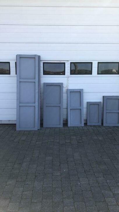 Prachtset massieve meranti raamluiken (13 stuks), Doe-het-zelf en Verbouw, Deuren en Horren, Zo goed als nieuw, Hout, Ophalen