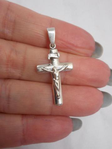 Zilveren kruis hanger met Jezus nr.124 beschikbaar voor biedingen