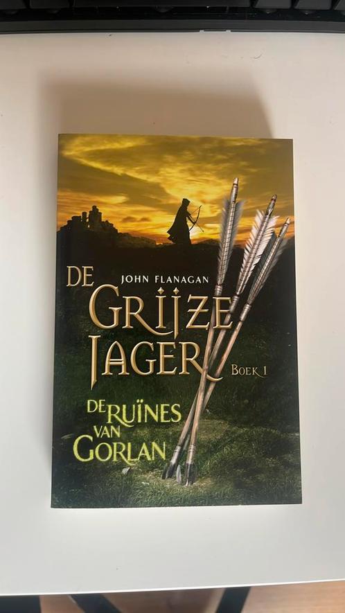 De Grijze Jager John Flanagan - De ruïnes van Gorlan, Boeken, Kinderboeken | Jeugd | 10 tot 12 jaar, Zo goed als nieuw, Ophalen