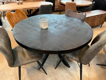 Magazijn leegverkoop nieuwe ronde eettafel zwart Mangohout 