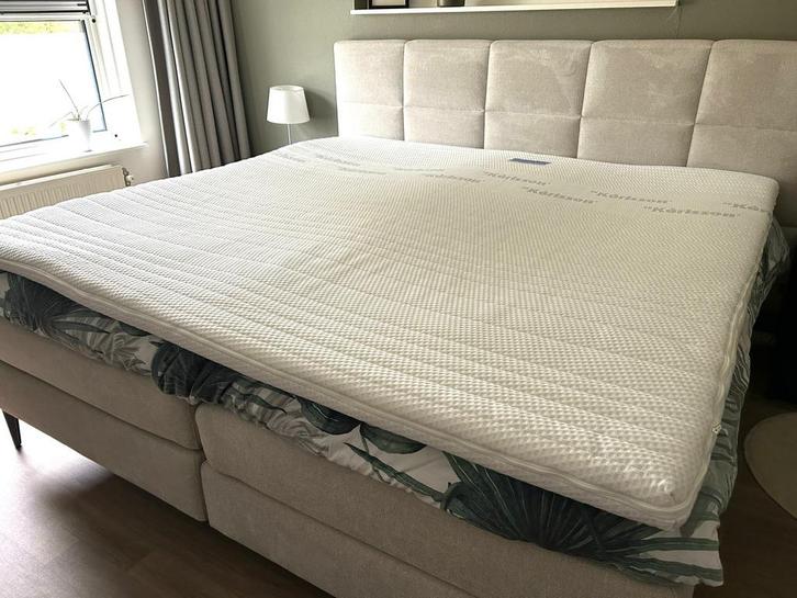 Topmatras Karlsson Vildar Visco 200x200 cm (zgan), Huis en Inrichting, Slaapkamer | Matrassen en Bedbodems, Zo goed als nieuw