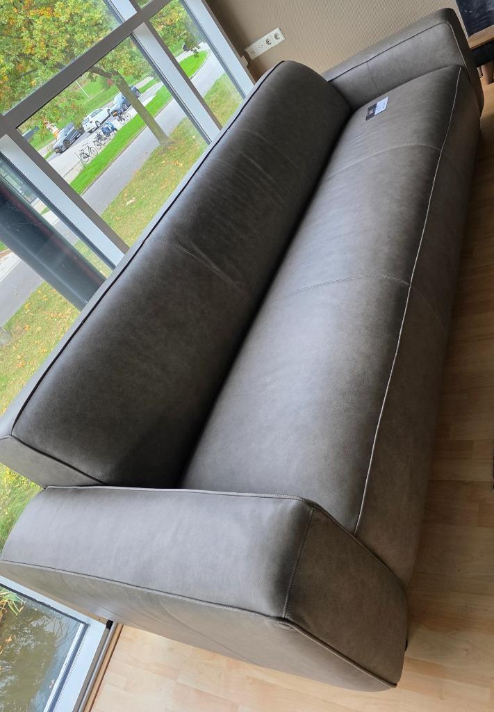 Leren 4-zitsbank - Passe Partout showroommodel, Huis en Inrichting, Banken | Bankstellen, Nieuw, Rechte bank, Vierpersoons of meer