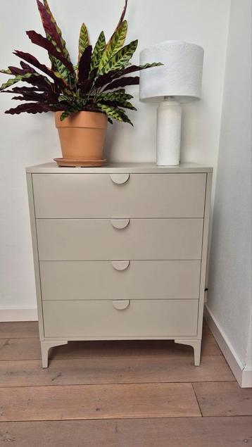 Mooie ladekast, zgan beschikbaar voor biedingen