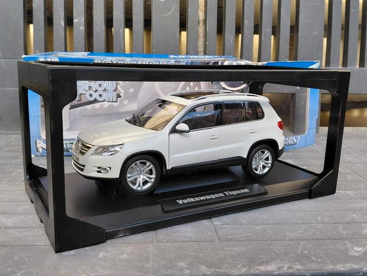 Volkswagen Tiguan I 2.0 TSI 2007-2011 wit 1/18 Norev 188482, Hobby en Vrije tijd, Modelauto's | 1:18, Zo goed als nieuw, Auto