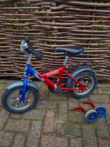 Peuterfiets met bijpassende zijwieltjes  beschikbaar voor biedingen
