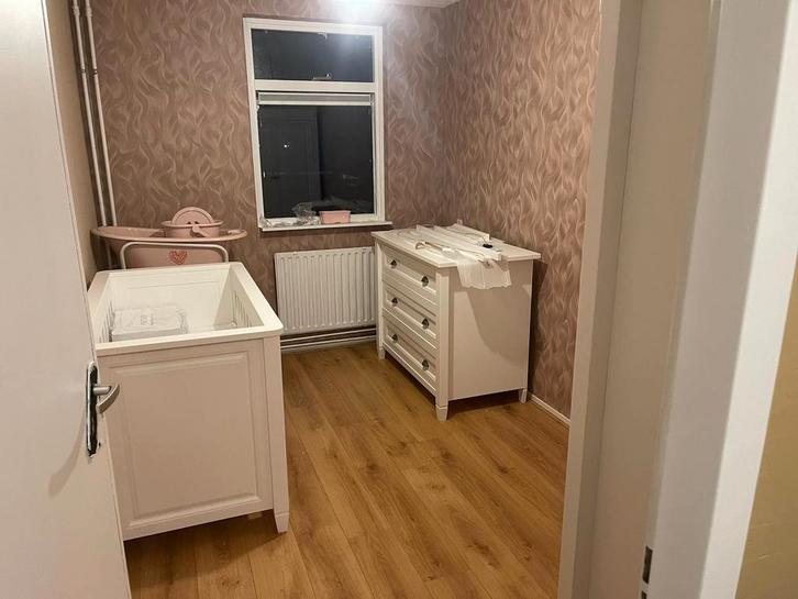 Babykamer ledikant en commode, Kinderen en Baby's, Kinderkamer | Complete kinderkamers, Zo goed als nieuw, Jongetje of Meisje