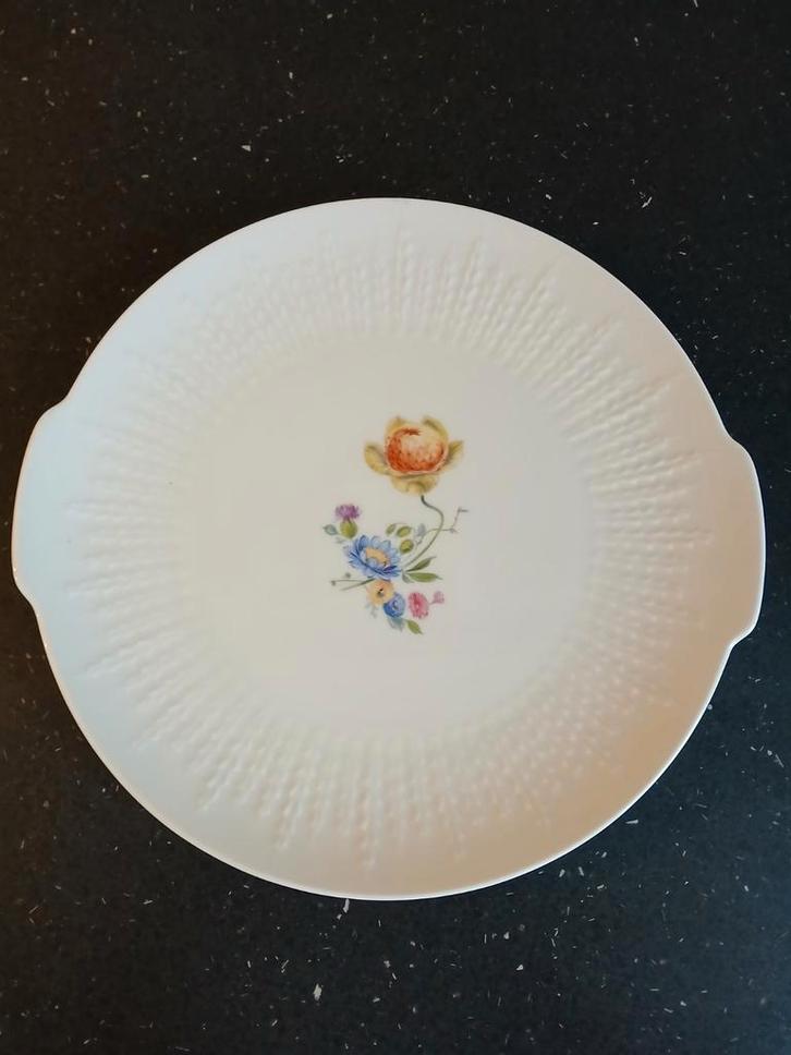 Hutschenreuther serveerschaal van wit porselein met bloem, Huis en Inrichting, Keuken | Servies, Zo goed als nieuw, Schaal of Schalen
