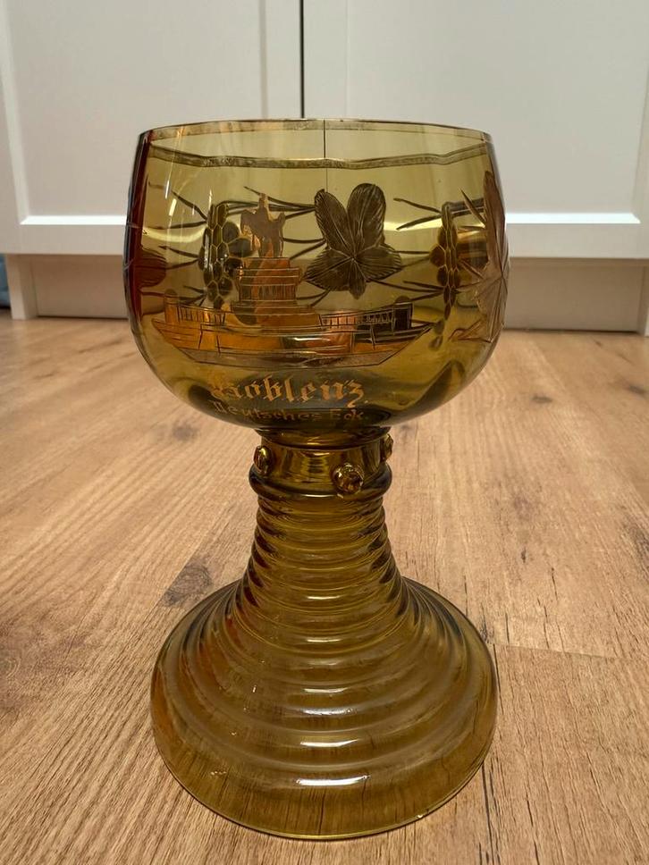 Amberkleurige wijnkelk Koblenz – souvenirglas Duits vintage, Antiek en Kunst, Antiek | Glas en Kristal, Ophalen of Verzenden