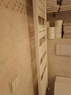 Badkamer Design radiator met Thermostaat kraan, Ophalen, Zo goed als nieuw