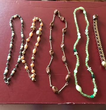 4 stuks kettingen en armband beschikbaar voor biedingen