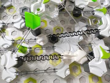 Nieuwe uitbreiding voor GraviTrax: set zigzag banen beschikbaar voor biedingen