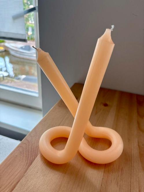 Design twistkaars – peach – van Atelier Frenchie, Huis en Inrichting, Woonaccessoires | Kandelaars en Kaarsen, Zo goed als nieuw