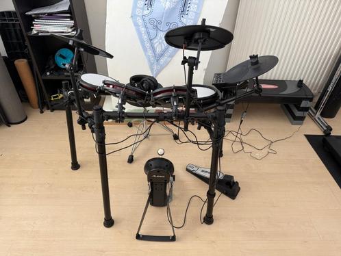 Alesis Nitro Max Kit elektronisch drumstel (zgan), Muziek en Instrumenten, Drumstellen en Slagwerk, Zo goed als nieuw, Overige merken