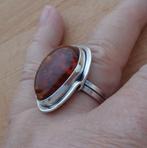 zilveren royale ring met grote barnsteen [349], Verzenden, Zo goed als nieuw, 17 tot 18, Met edelsteen