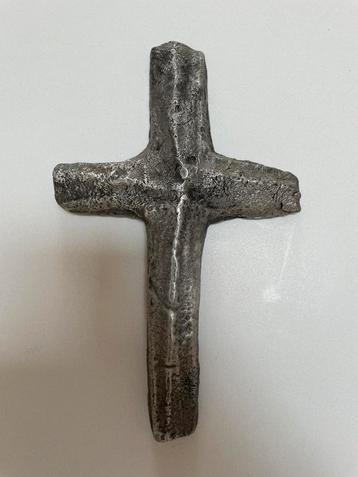 Brutalistisch Kruis Sculptuur aluminium Willy Ceysens beschikbaar voor biedingen