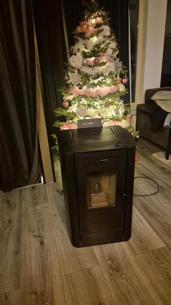 Palletkachel 8.2kW - Efficiënte Verwarming, Huis en Inrichting, Kachels, Gebruikt, Vrijstaand, Pelletkachel, Hout, Ophalen