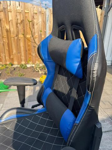Comfortabele Gaming/PC-stoel met Verstelbare Kussens  beschikbaar voor biedingen