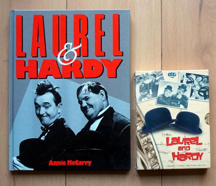 Laurel & Hardy, boek en films, Verzamelen, Overige Verzamelen, Zo goed als nieuw, Ophalen of Verzenden