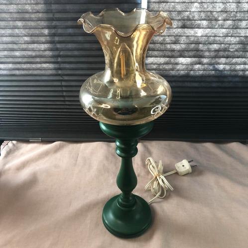 Mooie lamp met glazen lampenkap, lijkt op een bloem., Huis en Inrichting, Lampen | Tafellampen, Gebruikt, Minder dan 50 cm, Glas