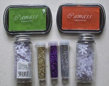 Stempelkussen, sterretjes en glittertjes voor kerstkaarten beschikbaar voor biedingen