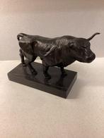 Gietijzeren stier op marmer sokkel, Verzamelen, Ophalen of Verzenden, Gebruikt, Dier