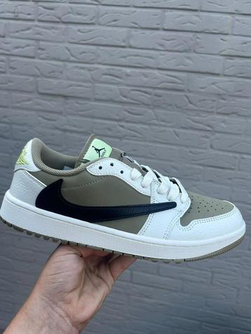 Nike Air Jordan 1 Retro Low Golf Travis Scott Neutral Olive beschikbaar voor biedingen