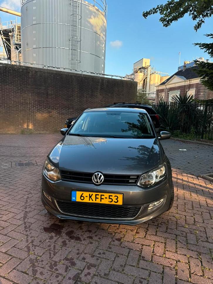 Volkswagen Polo 1.2 TSI 66KW 2013 Grijs (lichte schade), Auto's, Volkswagen, Particulier, Polo, Benzine, A, Hatchback, Handgeschakeld
