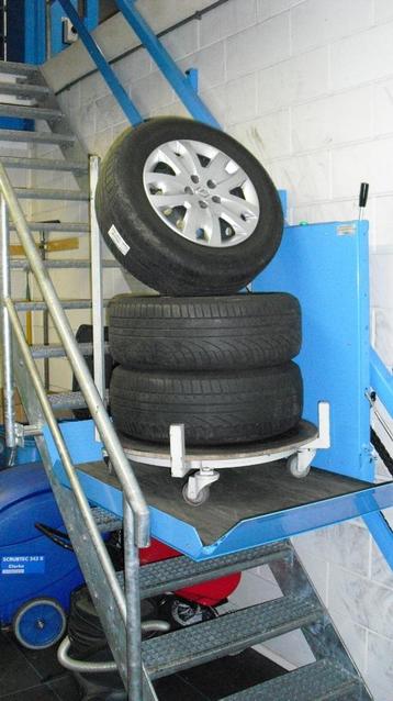 Bandenlift, plateau traplift. beschikbaar voor biedingen