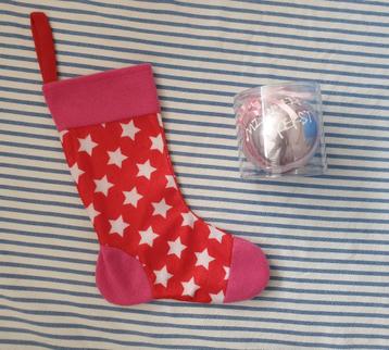 Kerstsok + roze kerstbal 'mijn eerste Kerst beschikbaar voor biedingen