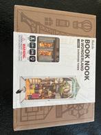 Rolife Book Nook Sunshine Town - Nieuw in doos, Overige merken, Nieuw, Ophalen of Verzenden, Groter dan 1:32