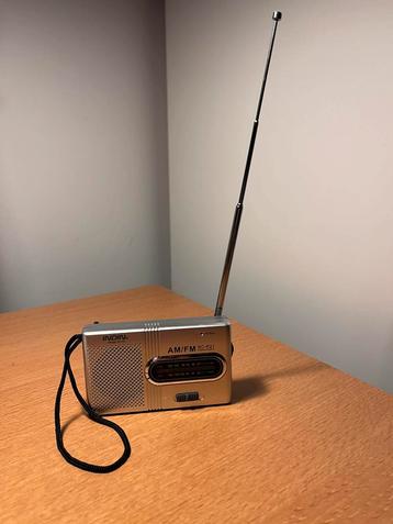Noodradio / pockeradio beschikbaar voor biedingen