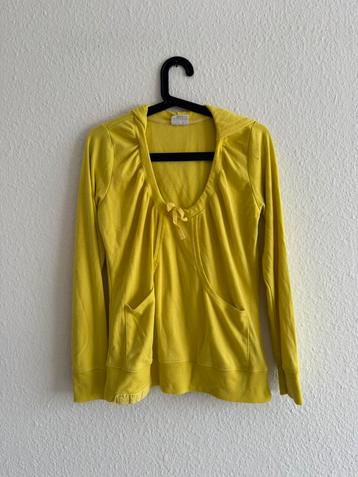 Gele trui met capuchon van Colours of the World, maat L beschikbaar voor biedingen