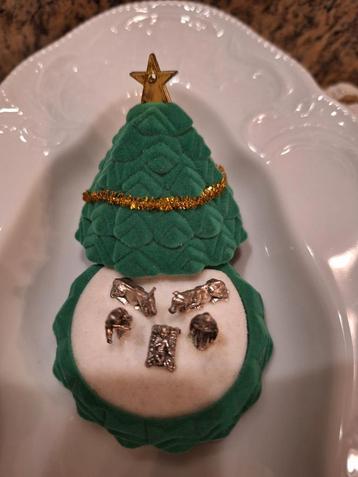 Zilveren mini kerststalletje beschikbaar voor biedingen