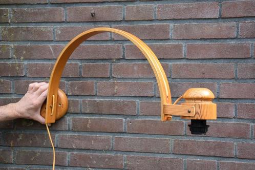 Vintage Houten Scandinavisch Boogwandlamp, Huis en Inrichting, Lampen | Wandlampen, Gebruikt, Hout, Kunststof, Overige materialen