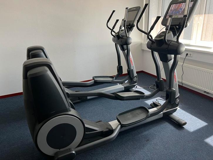 Life fitness cross trainer proffesional met tv scherm, Sport en Fitness, Fitnessapparatuur, Zo goed als nieuw, Crosstrainer, Ophalen