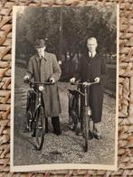Antieke foto mannen met fietsen, Ophalen of Verzenden, Voor 1940, Gebruikt