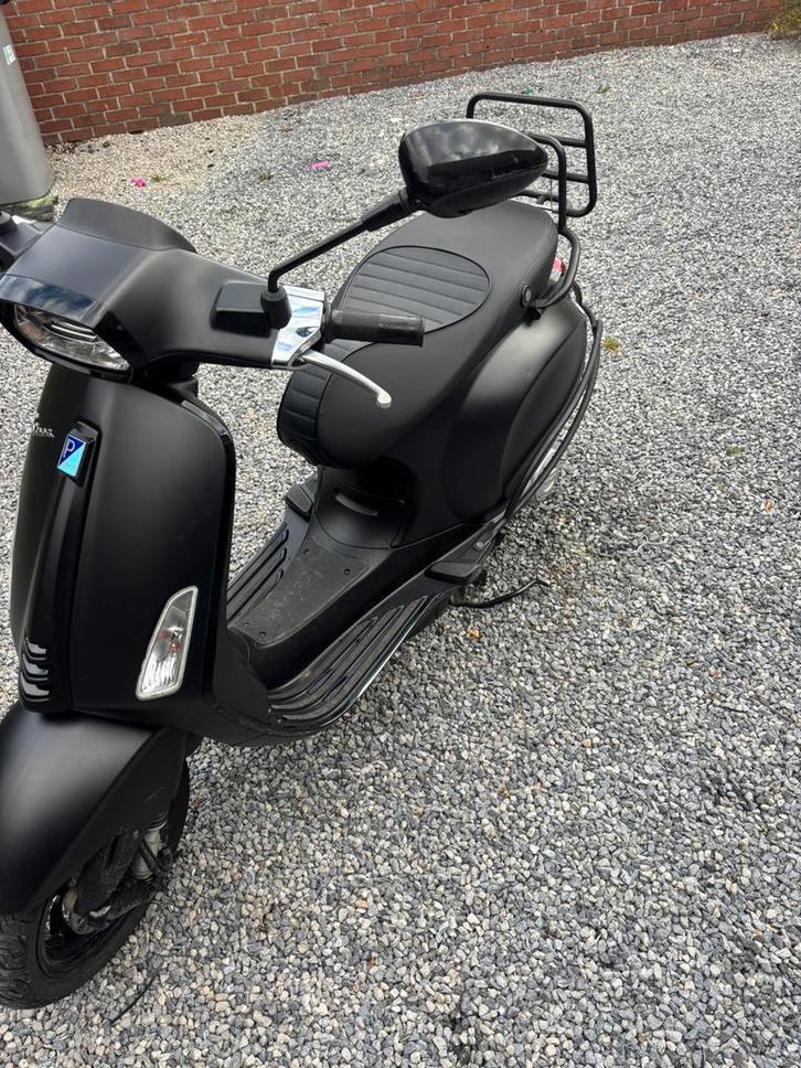 Vespa sprint notte a klasse euro4, Fietsen en Brommers, Scooters | Vespa, Zo goed als nieuw, Benzine, Ophalen of Verzenden