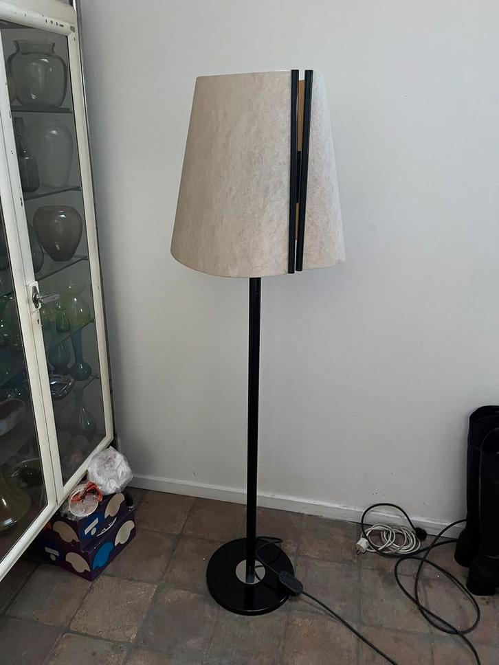 Stilnovo vloerlamp jaren 70-80 vintage retro Paralume €150, Huis en Inrichting, Lampen | Vloerlampen, Zo goed als nieuw, 150 tot 200 cm