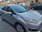 Ford Fiësta 1.0 74KW/100PK 5D 2014 Grijs, Auto's, Ford, Voorwielaandrijving, Stof, 40 €/maand, Zwart