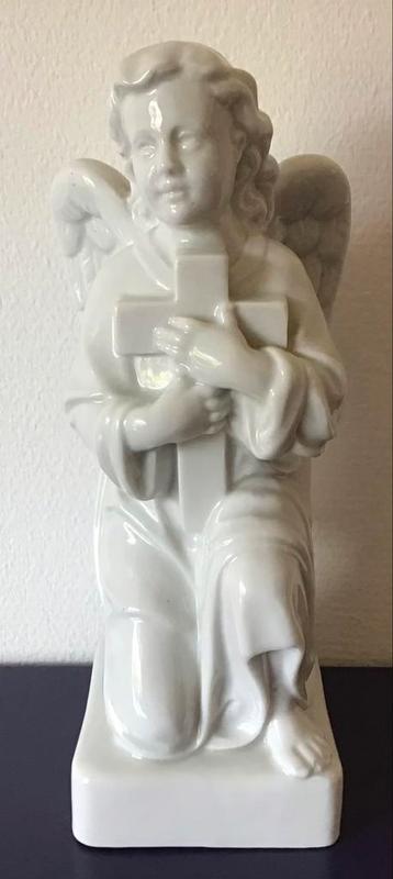 Beeld zittende Engel met kruis vintage porselein beschikbaar voor biedingen