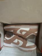 Nike Dunk Rose whisper 44.5, Nieuw, Nike, Ophalen of Verzenden, Roze