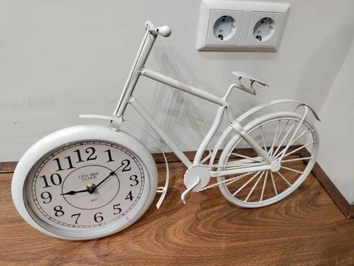 Fiets Wandklok - Analoog - Decoratief, Huis en Inrichting, Woonaccessoires | Klokken, Zo goed als nieuw, Wandklok, Analoog, Ophalen of Verzenden