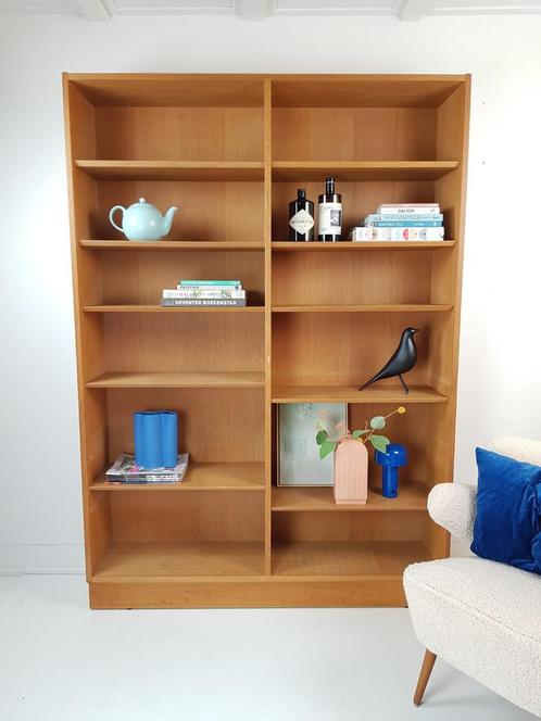 Vintage grote eiken fineer deense boekenkast | wandkast, Verzamelen, Retro, Huis en Inrichting, Ophalen of Verzenden