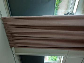 Verduisterende gordijnen beschikbaar voor biedingen