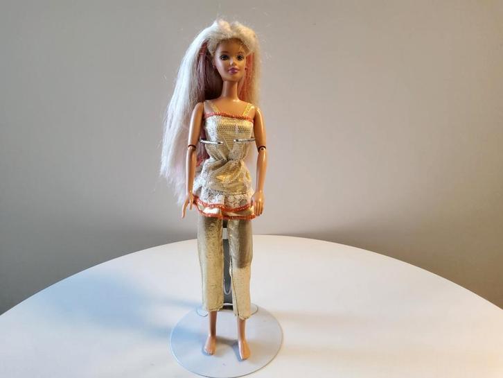 BARBIE: 1991/ 1993. Met goudkleurige set., Kinderen en Baby's, Speelgoed | Poppen, Barbie, Ophalen of Verzenden