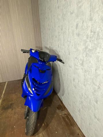 Zip 180cc brom beschikbaar voor biedingen