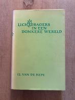 Lichtdragers in een donkere wereld - Iz. van de Repe, Boeken, Ophalen of Verzenden, Gelezen
