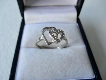 Zilverkleur HARTjes ringetje 17 mm. beschikbaar voor biedingen