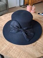 Prachtige zwarte winterhoed!, Kleding | Dames, Hoeden en Petten, Ophalen of Verzenden, Zo goed als nieuw, 58 cm (L, 7¼ inch) of meer