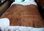 Grote dikke bruine lap suède / leer +/- 85 x 125, Hobby en Vrije tijd, Stoffen en Lappen, Gebruikt, Bruin, Verzenden, Leer of Kunstleer